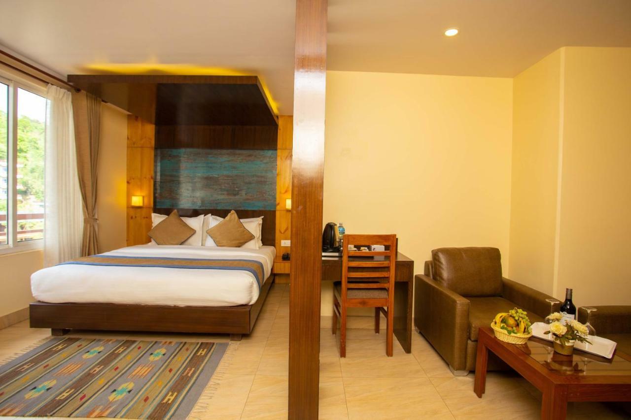 Hotel Lake Paradise Pokhara Exterior photo