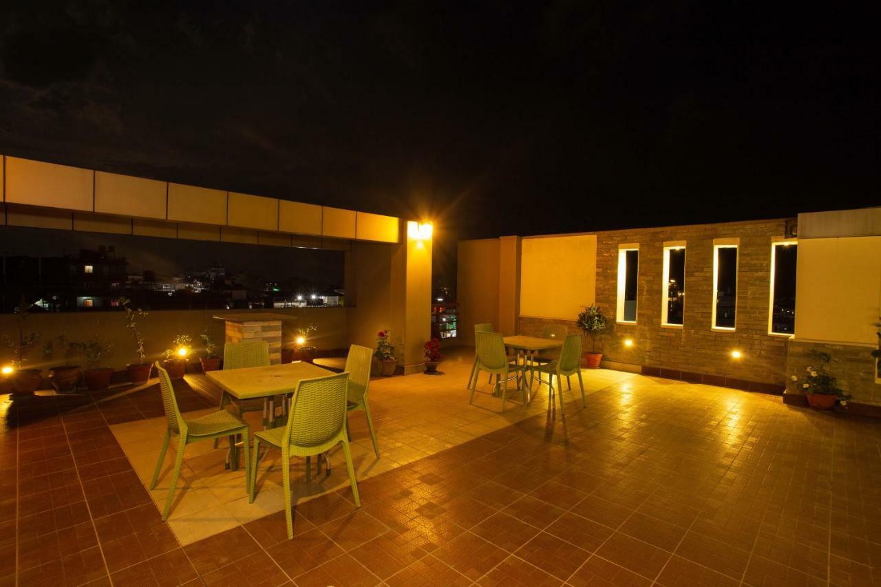 Hotel Lake Paradise Pokhara Exterior photo